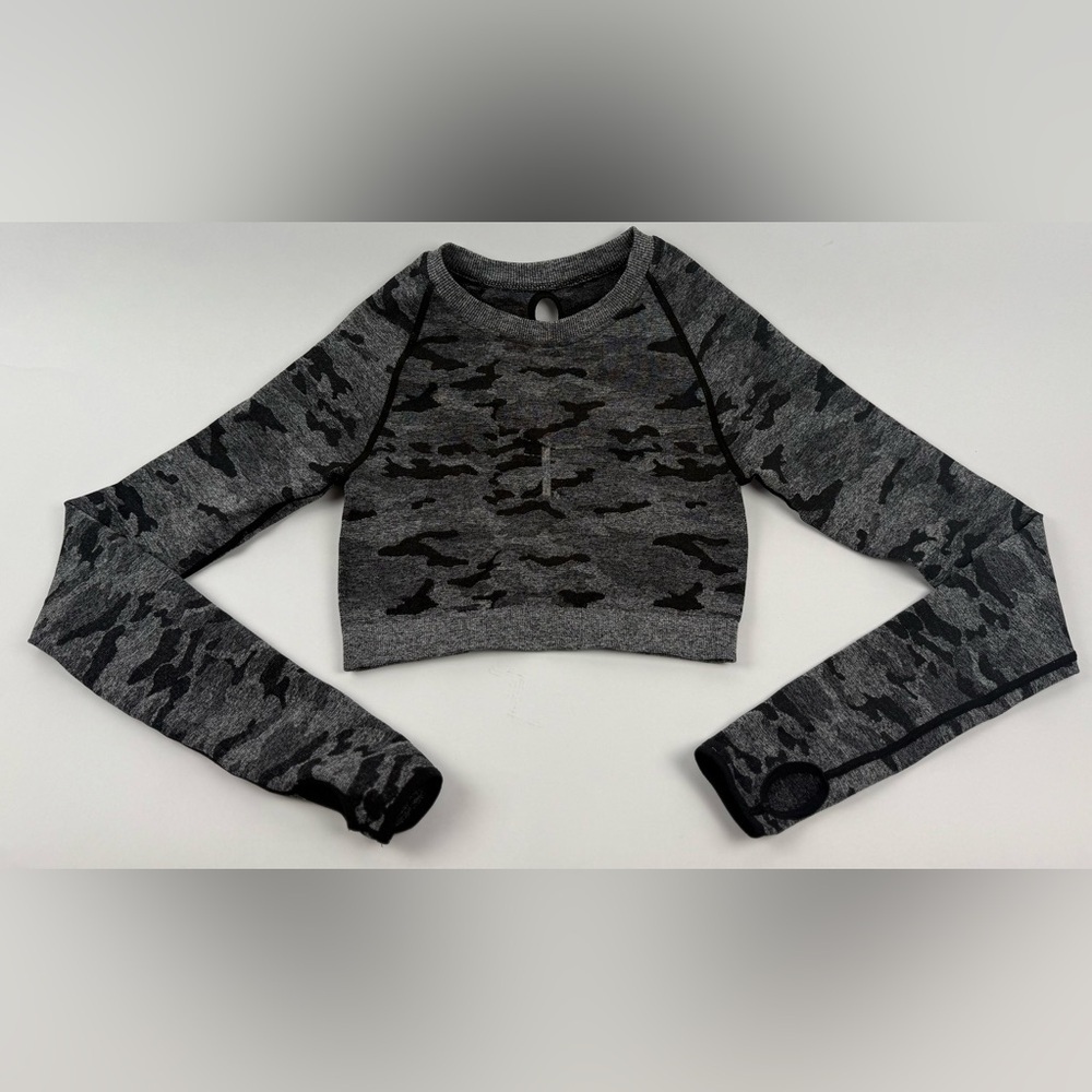 Women’s Seamless Camo Long Sleeve Crop Top Open Back Thumbholes Size S - Picture 2 of 6